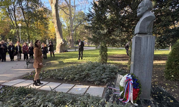 Откриха обозначителен знак на паметника на проф. Антон Безеншек в Цар-Симеоновата градина
